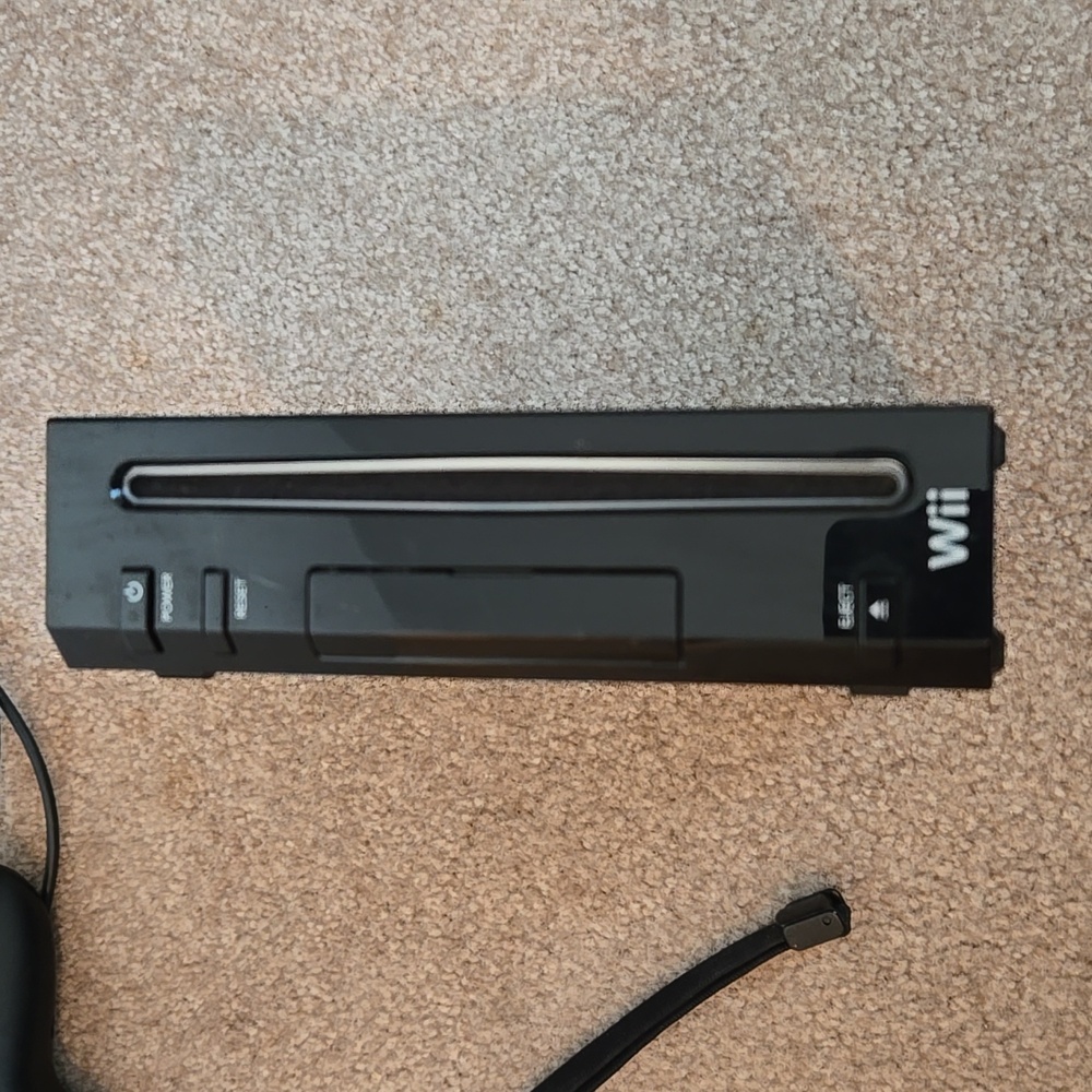 Wii Game Console - Picture 2 of 7
